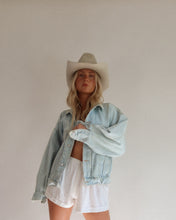 Load image into Gallery viewer, Vintage Light Wash Lee Denim Jacket