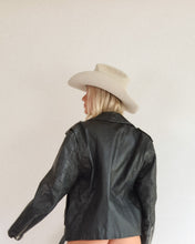 Load image into Gallery viewer, Vintage Classic Leather Jacket
