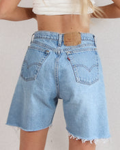Load image into Gallery viewer, Vintage Levi&#39;s 560 Cutoffs
