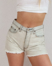 Load image into Gallery viewer, Vintage Levi&#39;s 501 Cutoffs