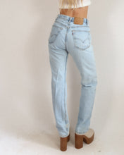 Load image into Gallery viewer, Vintage Light Wash Levi&#39;s 505