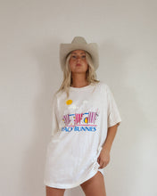Load image into Gallery viewer, 80&#39;s Beach Bunnies T