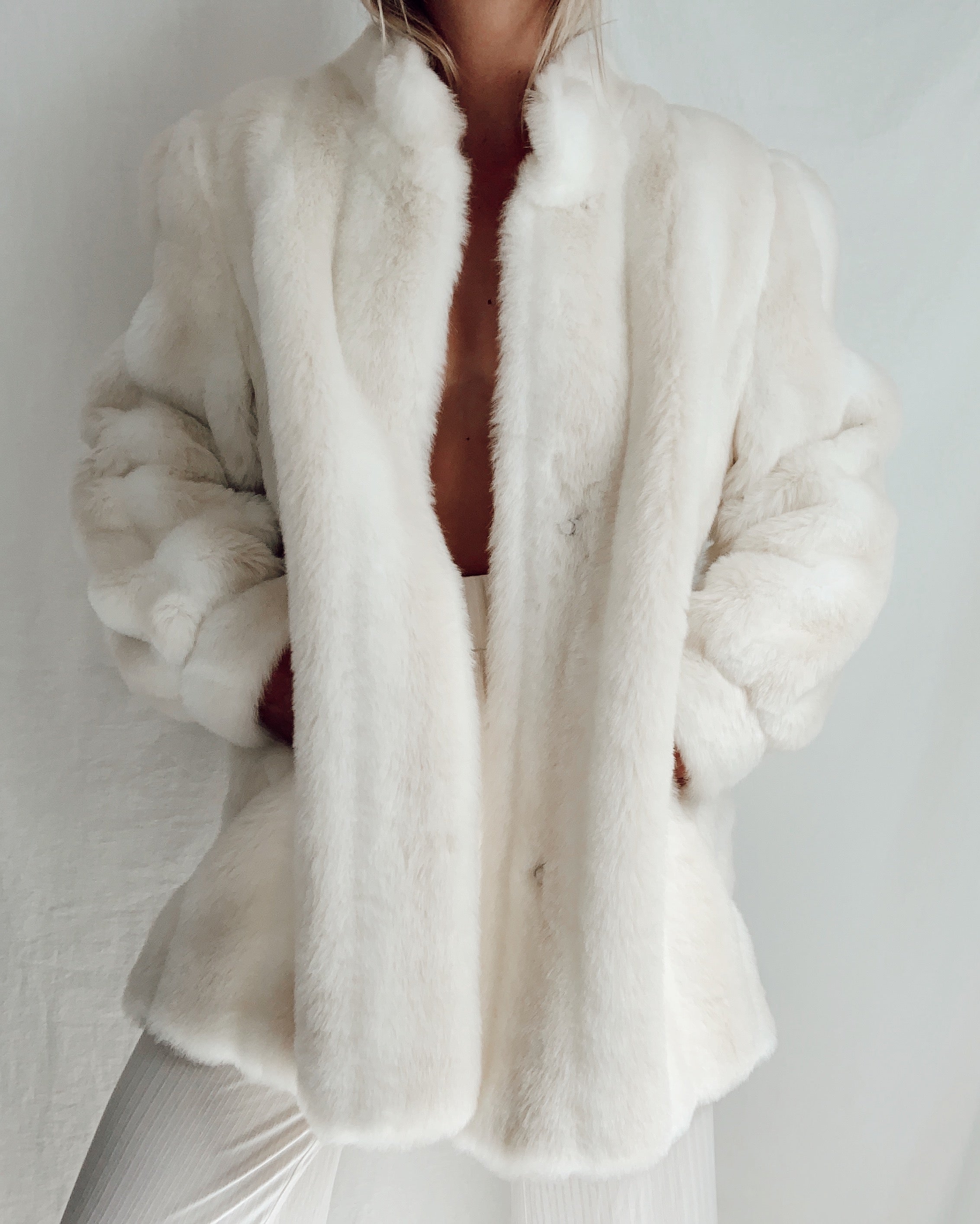 Vintage Faux Fur White Coat (S-L)