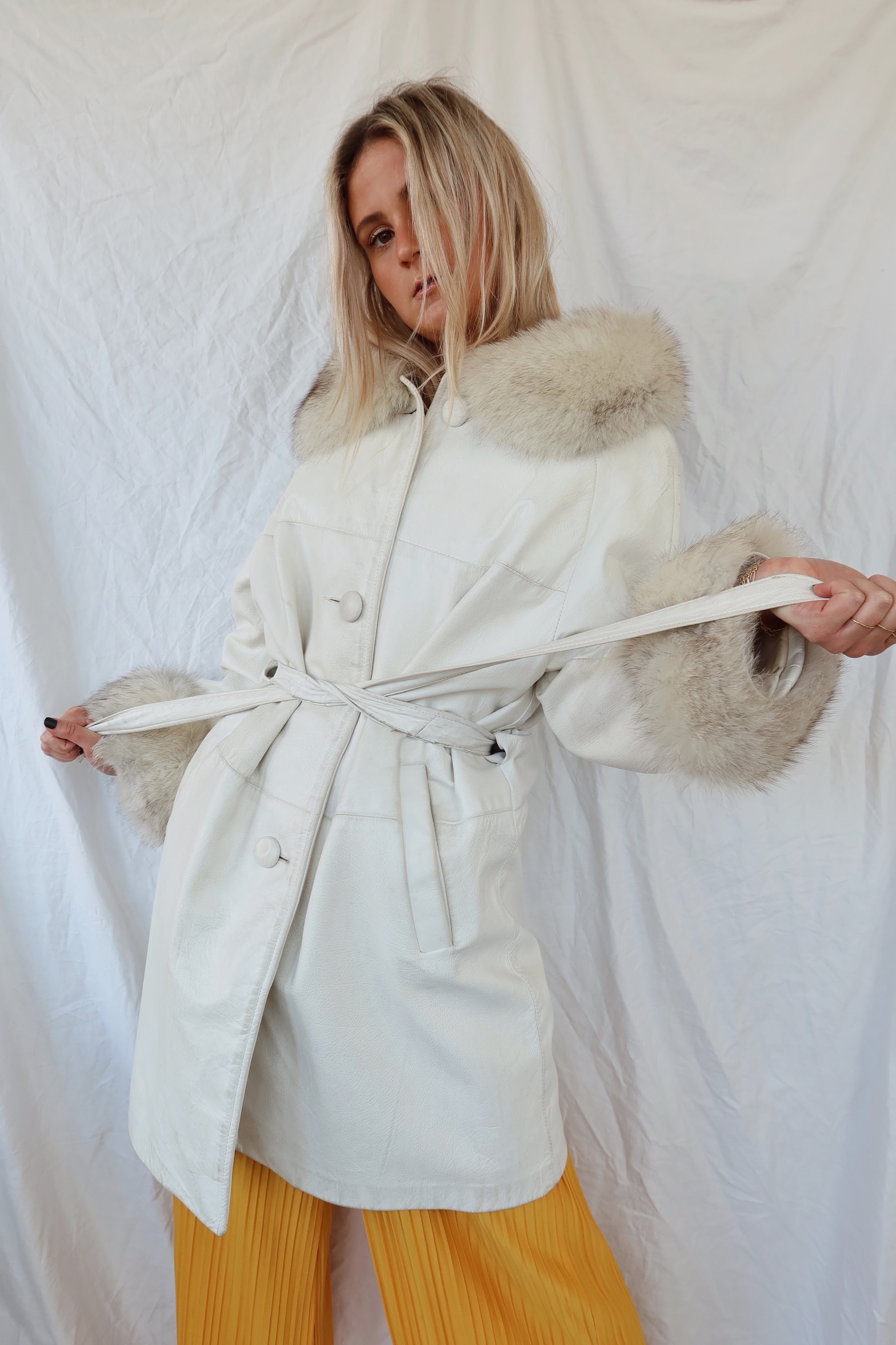 60’s white leather coat (S-M)