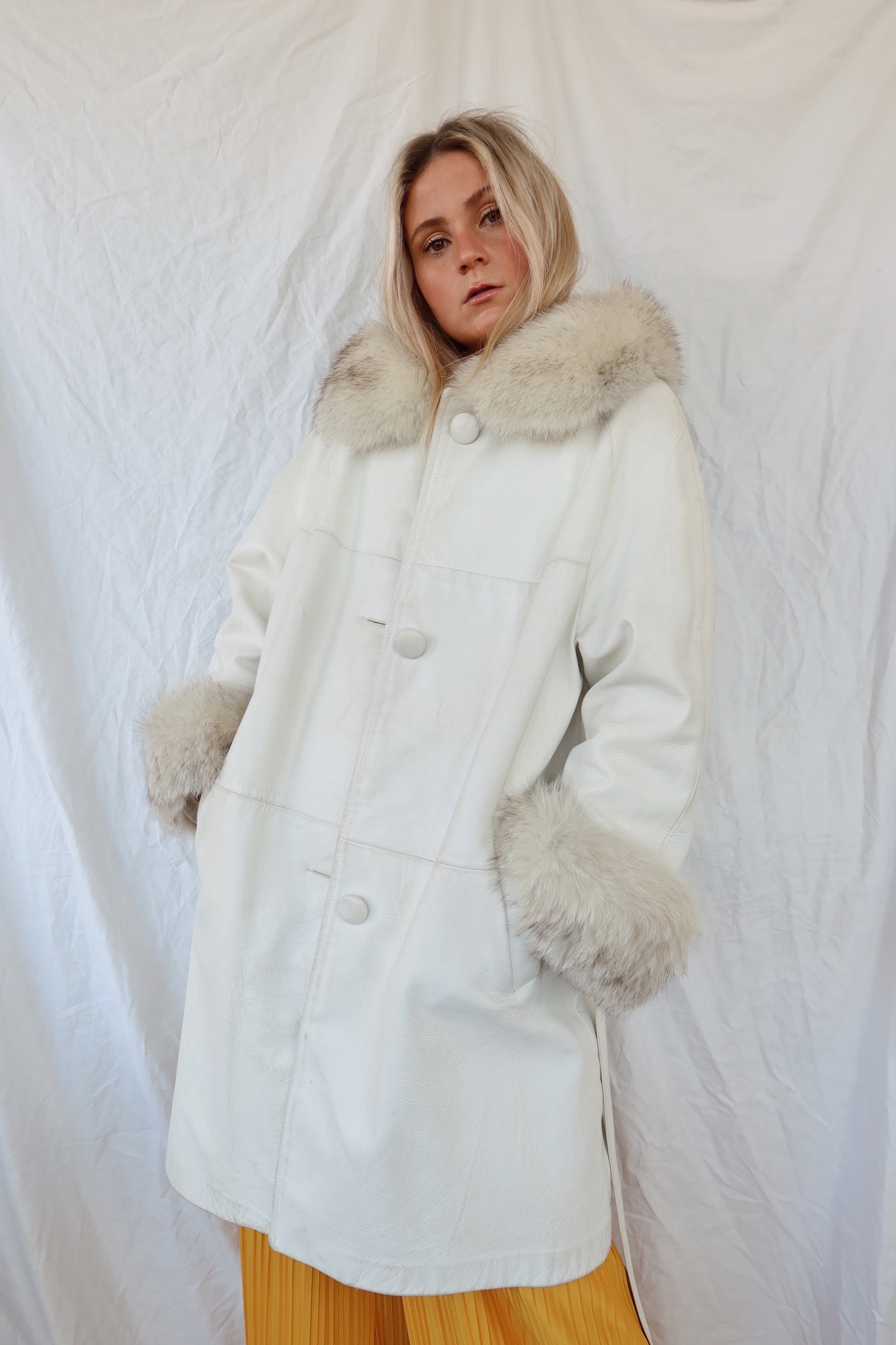 60’s white leather coat (S-M)