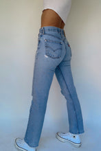 Load image into Gallery viewer, Light Wash Levi’s 501