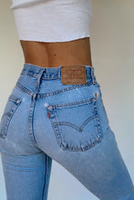Load image into Gallery viewer, Light Wash Levi’s 501