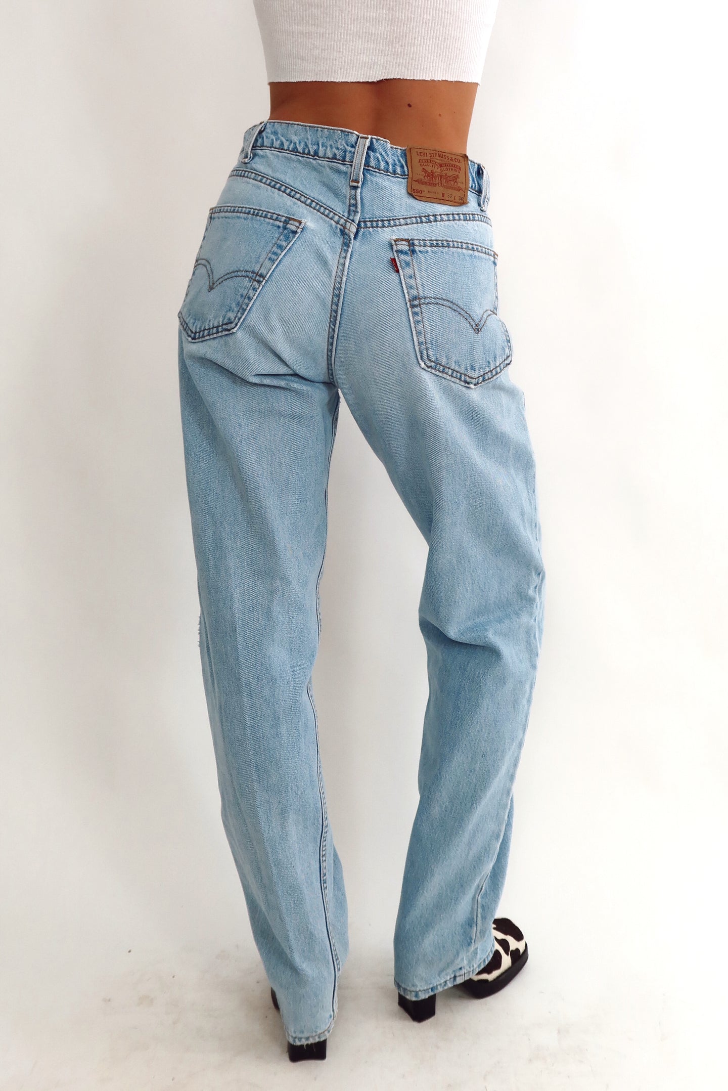 Light Wash Levi's 550 (30/31)