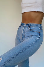 Load image into Gallery viewer, Light Wash Levi’s 501
