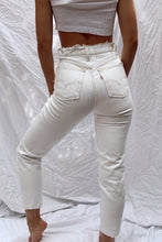 Load image into Gallery viewer, Vintage White Hi Rise Levi’s (25)